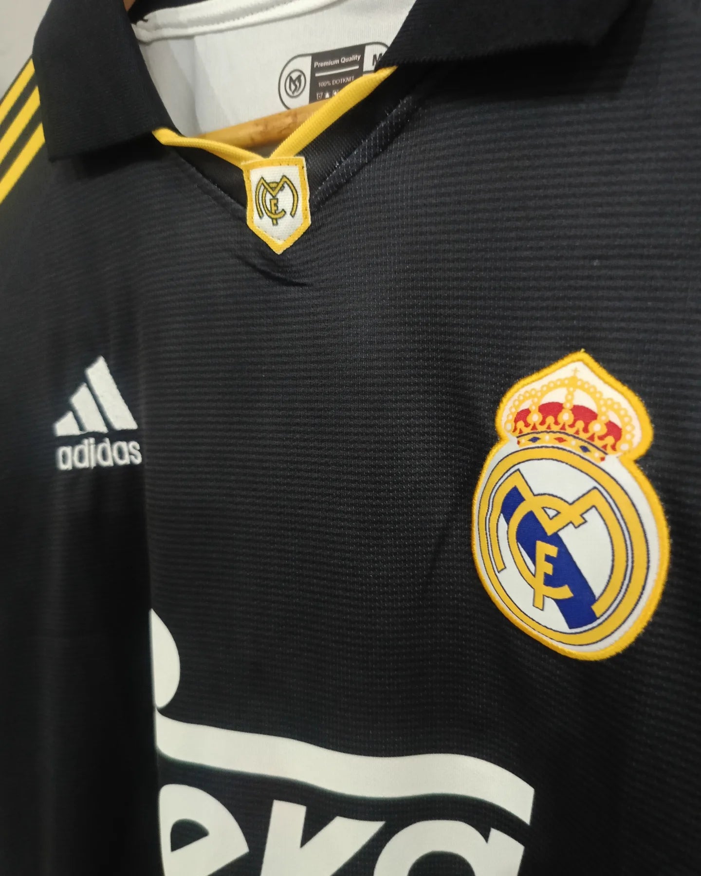 REAL MADRID 1999-2000 AWAY
PREMIUM RETRO KIT